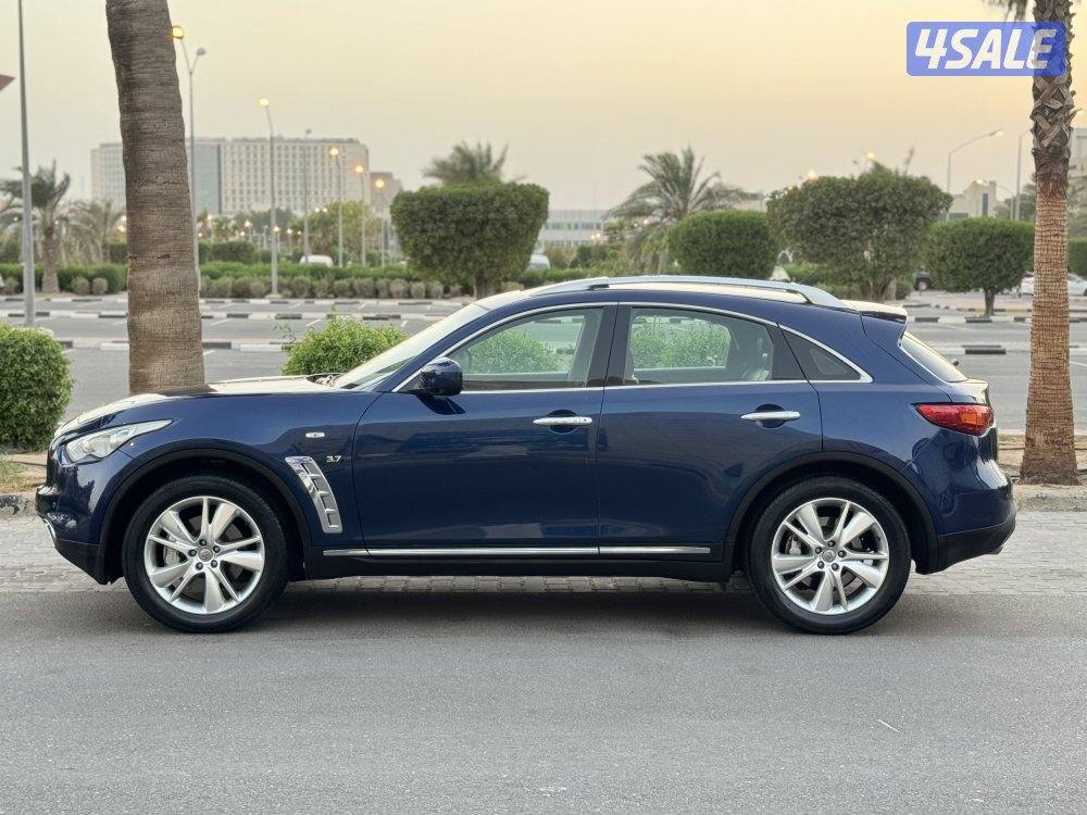 انفينيتي QX70 موديل 2014 بحاله ممتازه جدا9