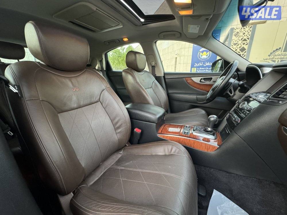 انفينيتي QX70 موديل 2014 بحاله ممتازه جدا10