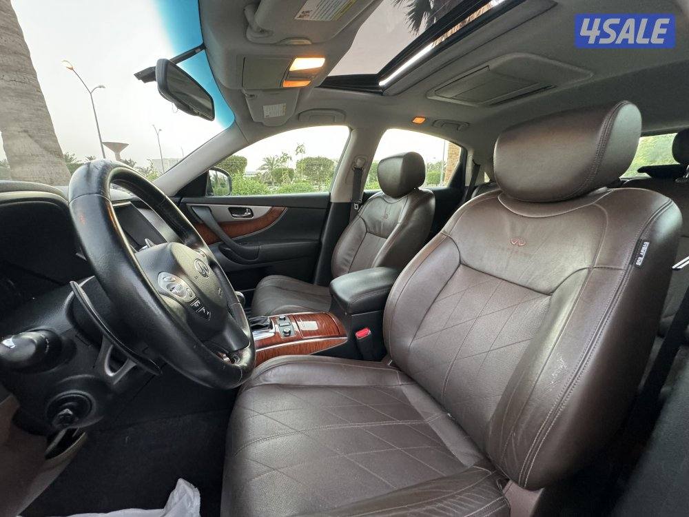 انفينيتي QX70 موديل 2014 بحاله ممتازه جدا11