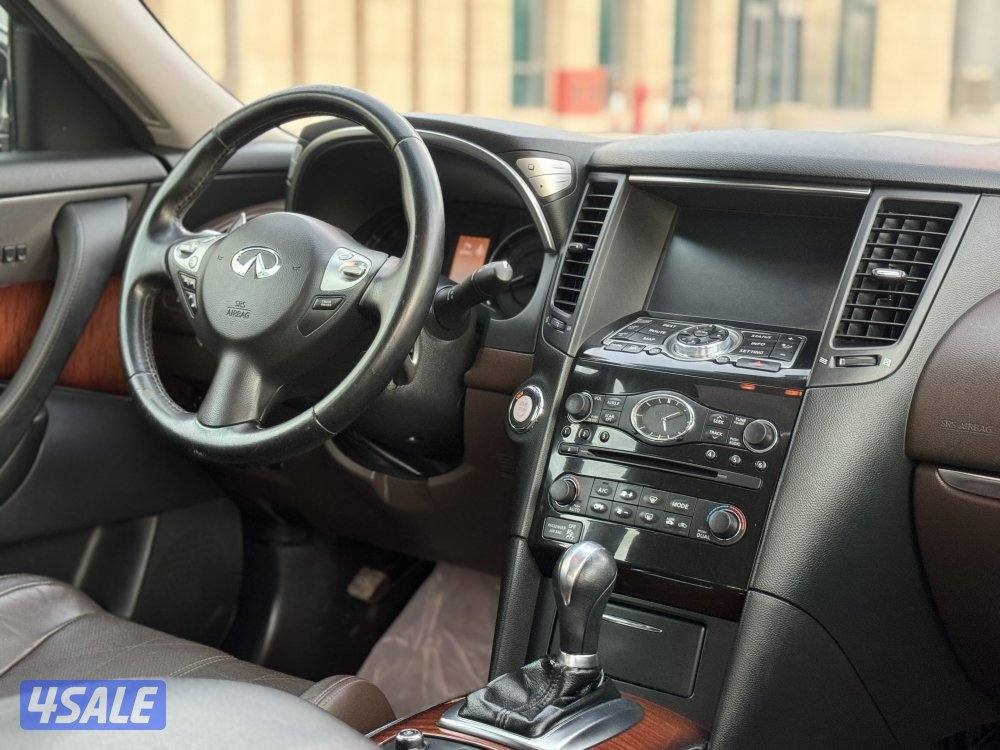 انفينيتي QX70 موديل 2014 بحاله ممتازه جدا12
