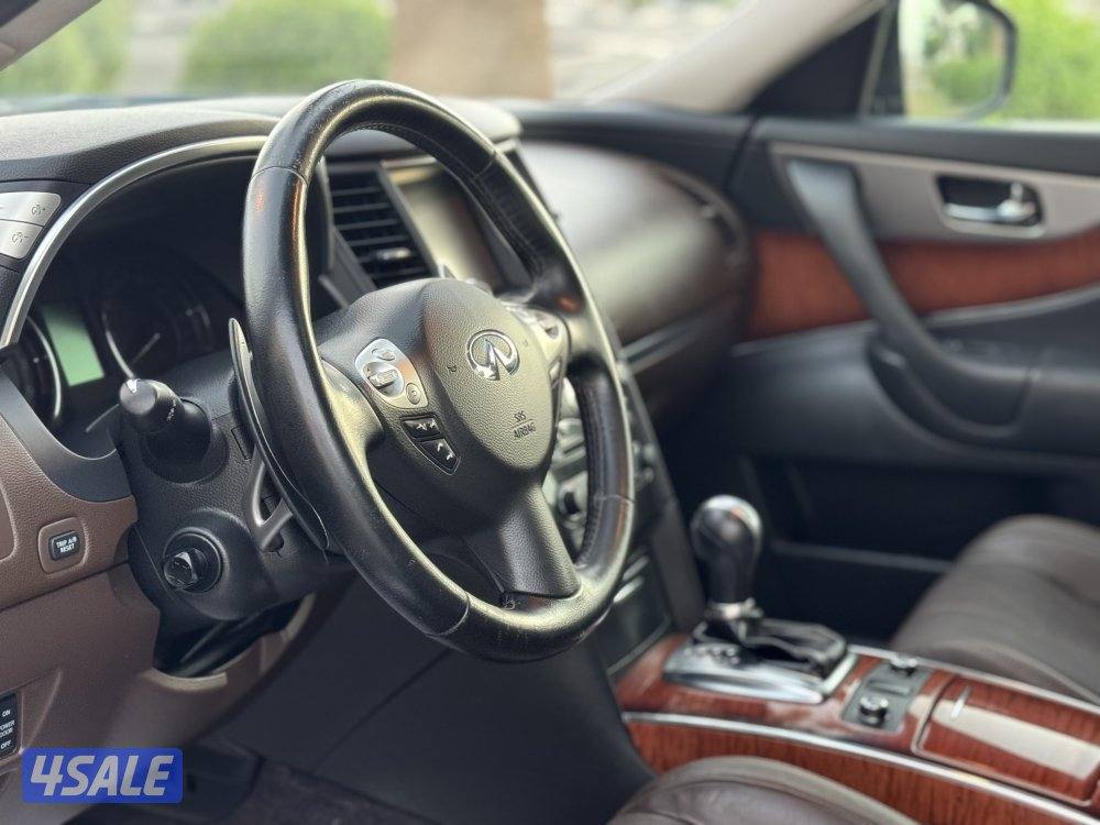 انفينيتي QX70 موديل 2014 بحاله ممتازه جدا14