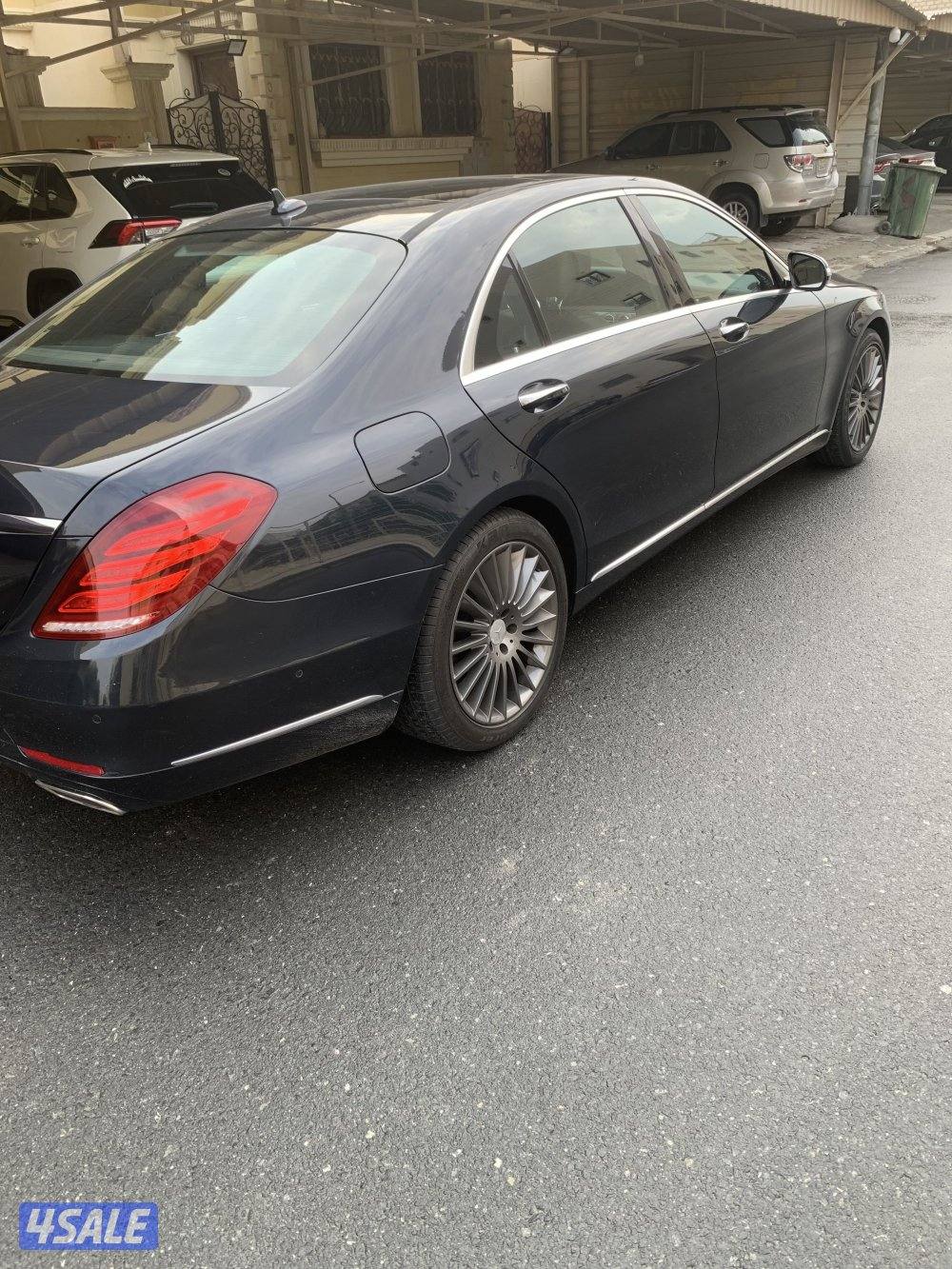 للبيع مرسيدس حجم ٤٠٠ لا رج م7