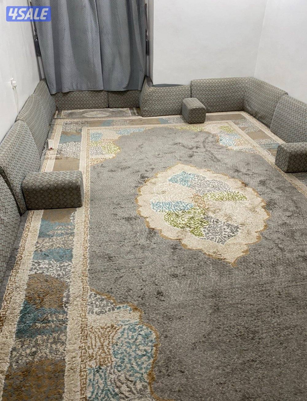 للبيع سجاده مع مساندها للتواصل0