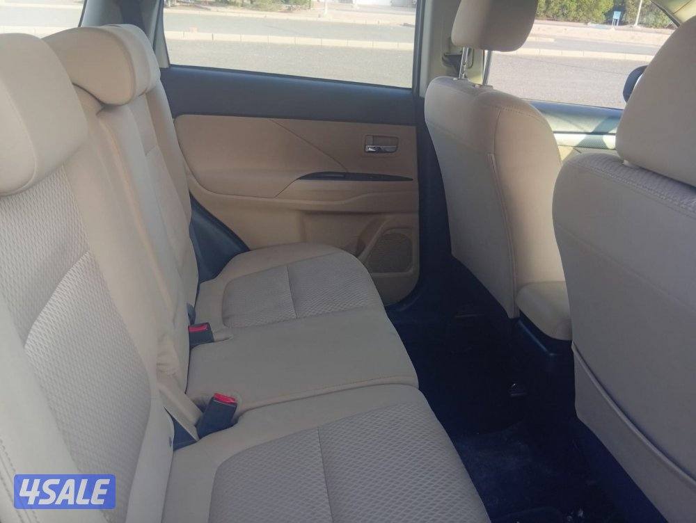 للبيع ميتسوبيشي اوتلاندر موديل 2017 شرط الفحص بحالة ممتازة4