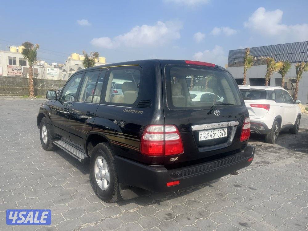 للبيع لاند كروزر موديل 2003مخزن ماشي523