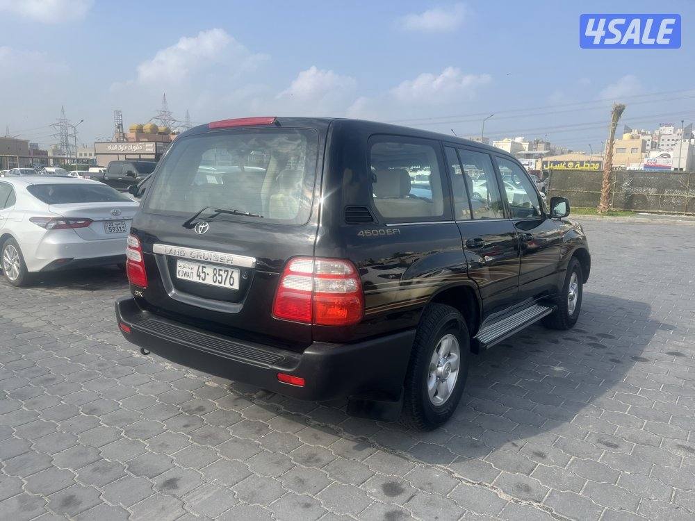 للبيع لاند كروزر موديل 2003مخزن ماشي524