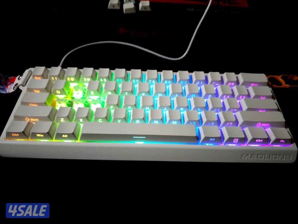 كيبورد mad60 he مغناطيسي ابيض1