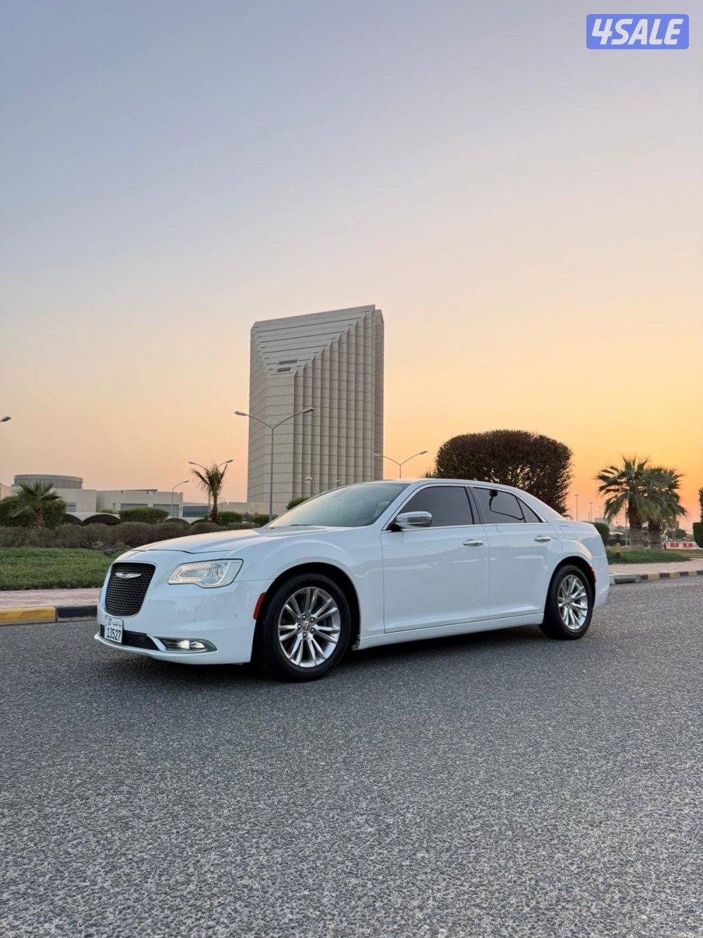 كرايزر 8 سلندر هيمي موديل 2019 بحاله الوكالة سيرفيس منتظم سيرفس مجاني1