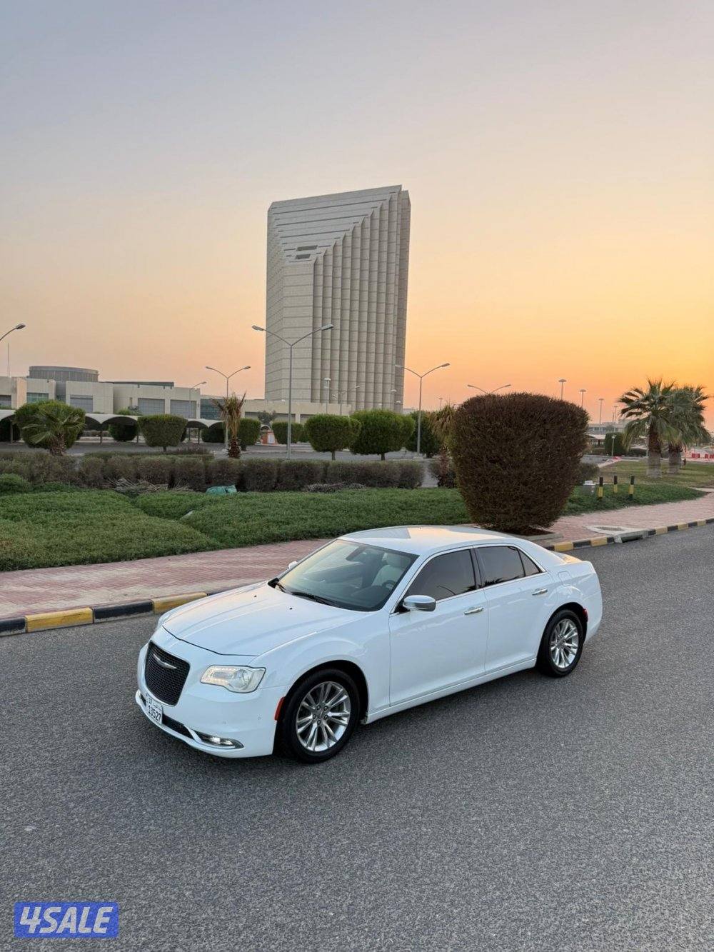 كرايزر 8 سلندر هيمي موديل 2019 بحاله الوكالة سيرفيس منتظم سيرفس مجاني5