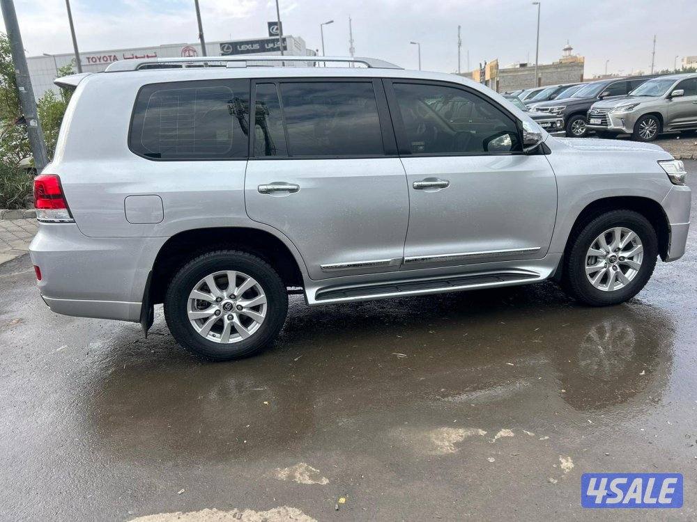 لاند كروزر GX.R. V82