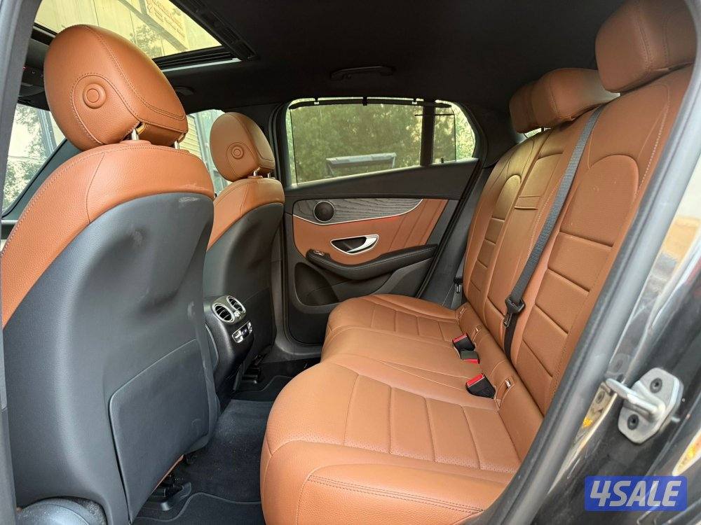 MERCEDES GLC 200 4 MATIC _2023 عداد 23 الف فقط9