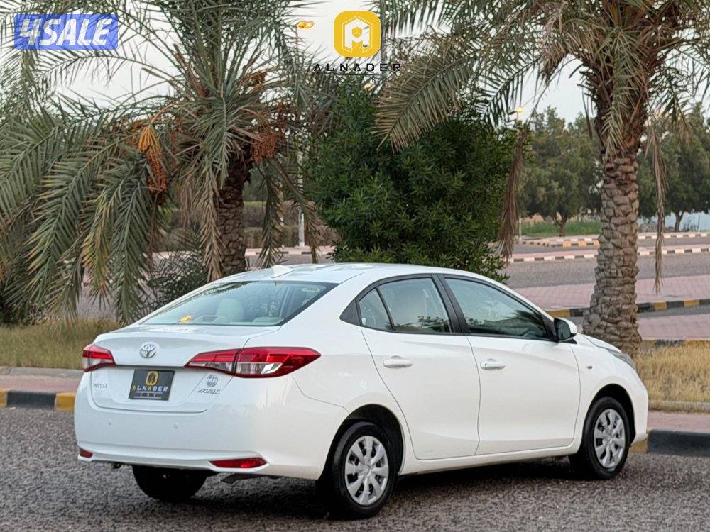 للبيع يارس موديل 2021 وارد الساير3