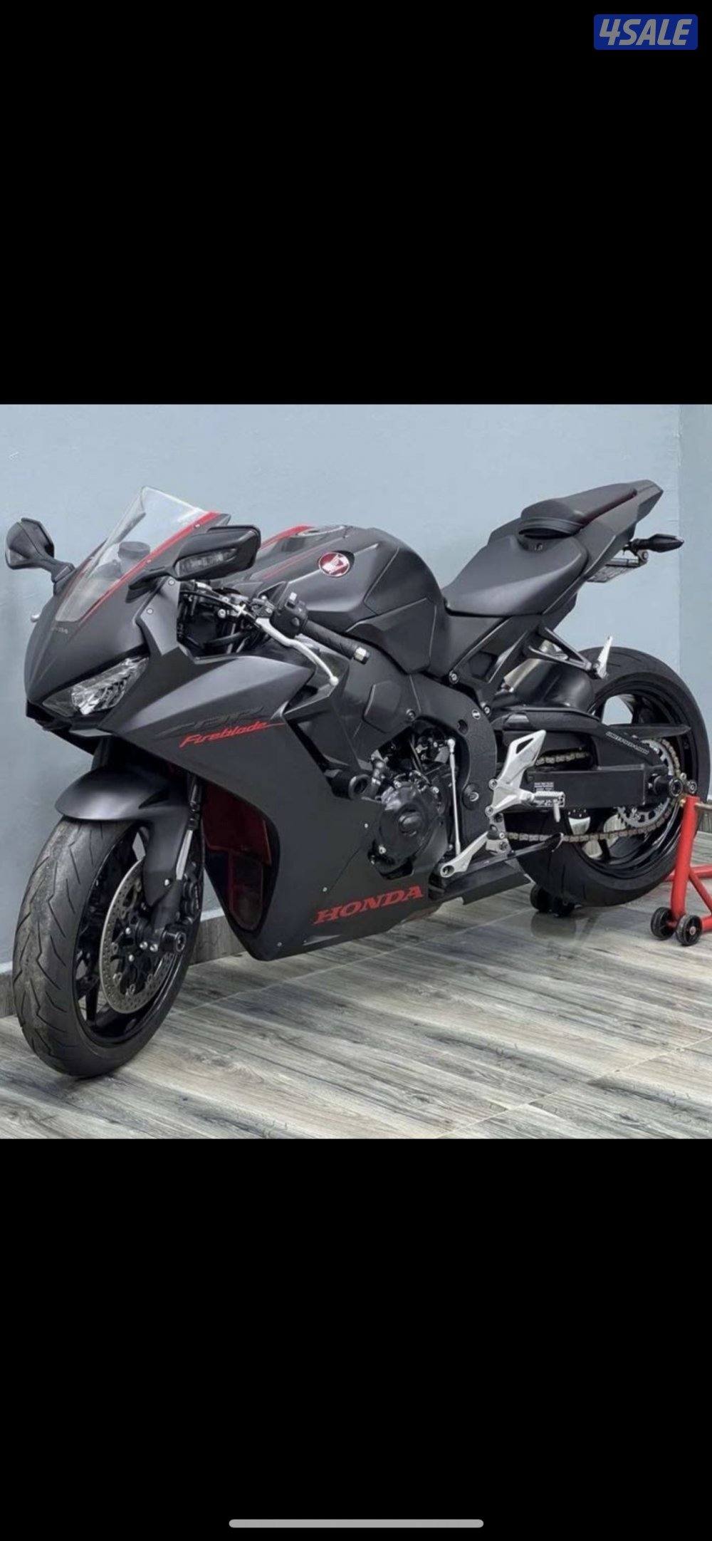 HONDA 1000 RR FIREDLODEخالي من الحوادث سيرفس وكاله نظيف جدا السيكل0