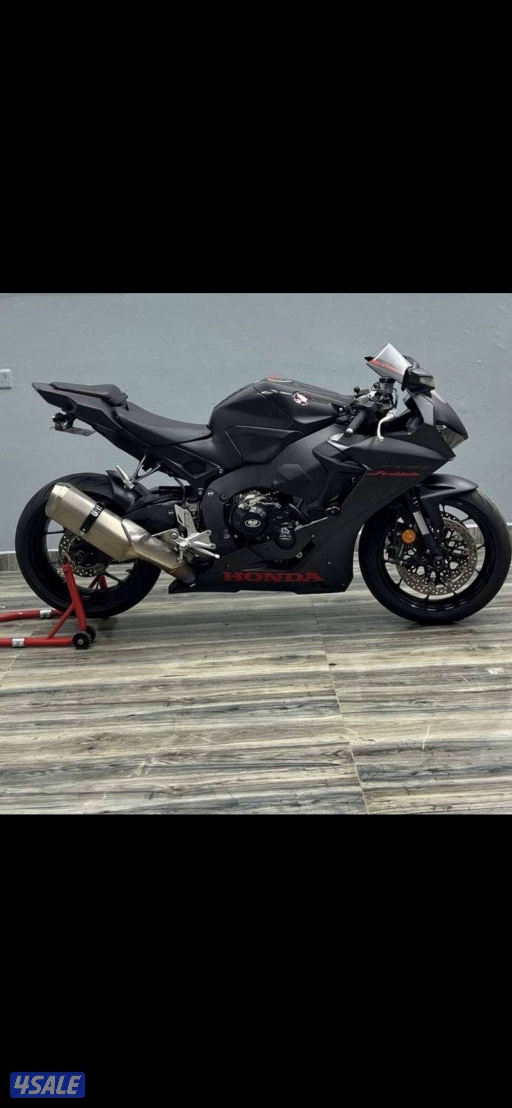 HONDA 1000 RR FIREDLODEخالي من الحوادث سيرفس وكاله نظيف جدا السيكل1
