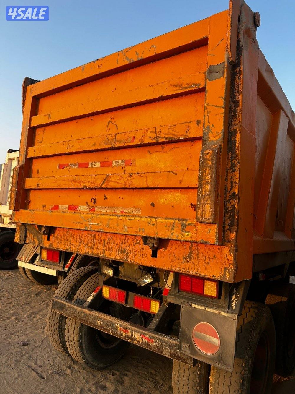 للبيع صناديق ٣٢متر3