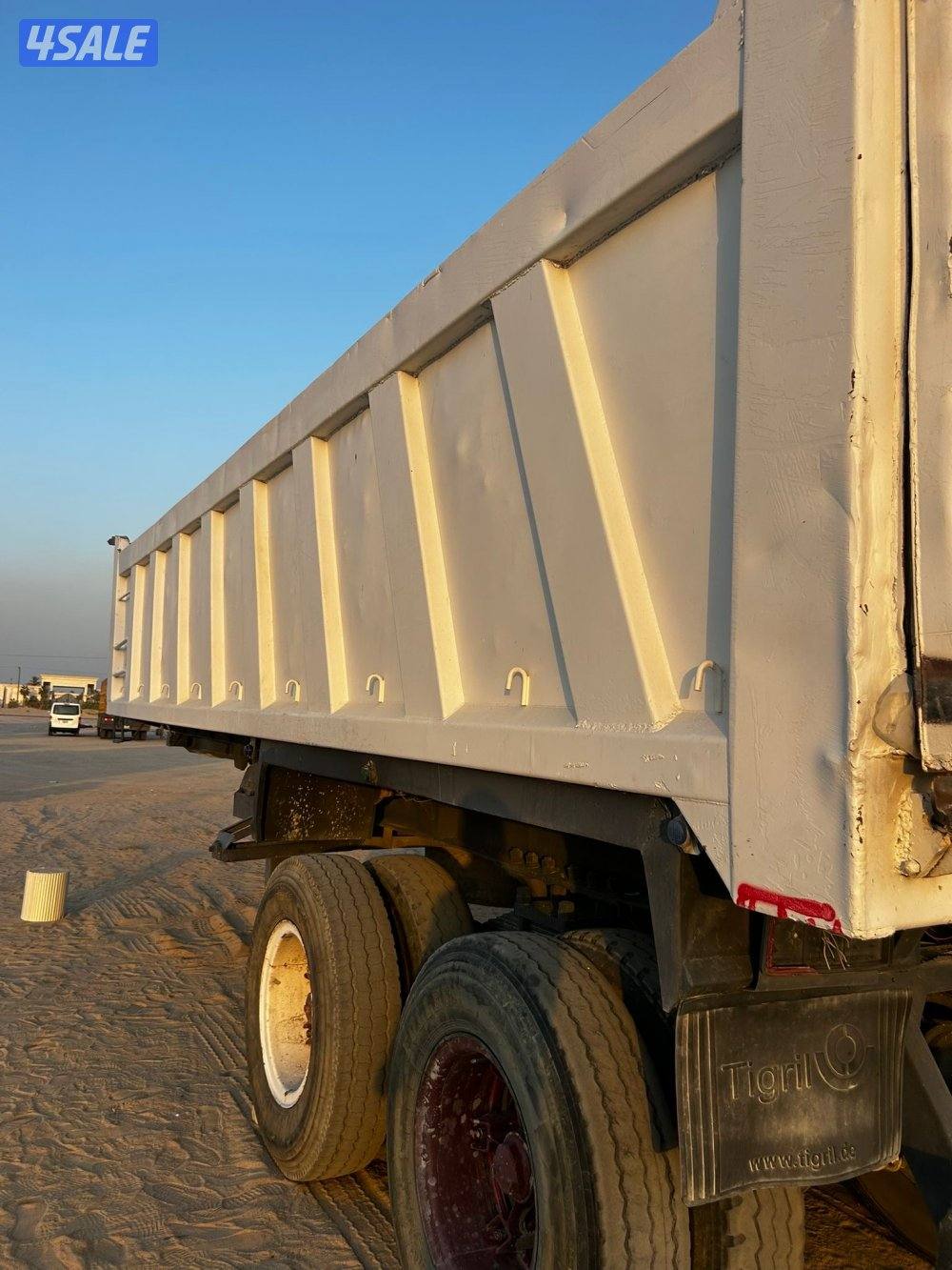 للبيع صناديق ٣٢متر5