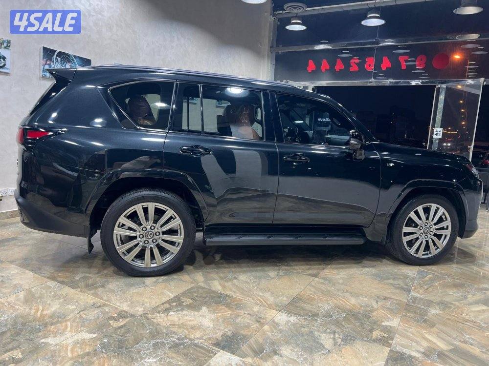 لكزس LX600 VIP موديل 2022 ماشي 34 الف صبغ الوكالة المالك الاول4
