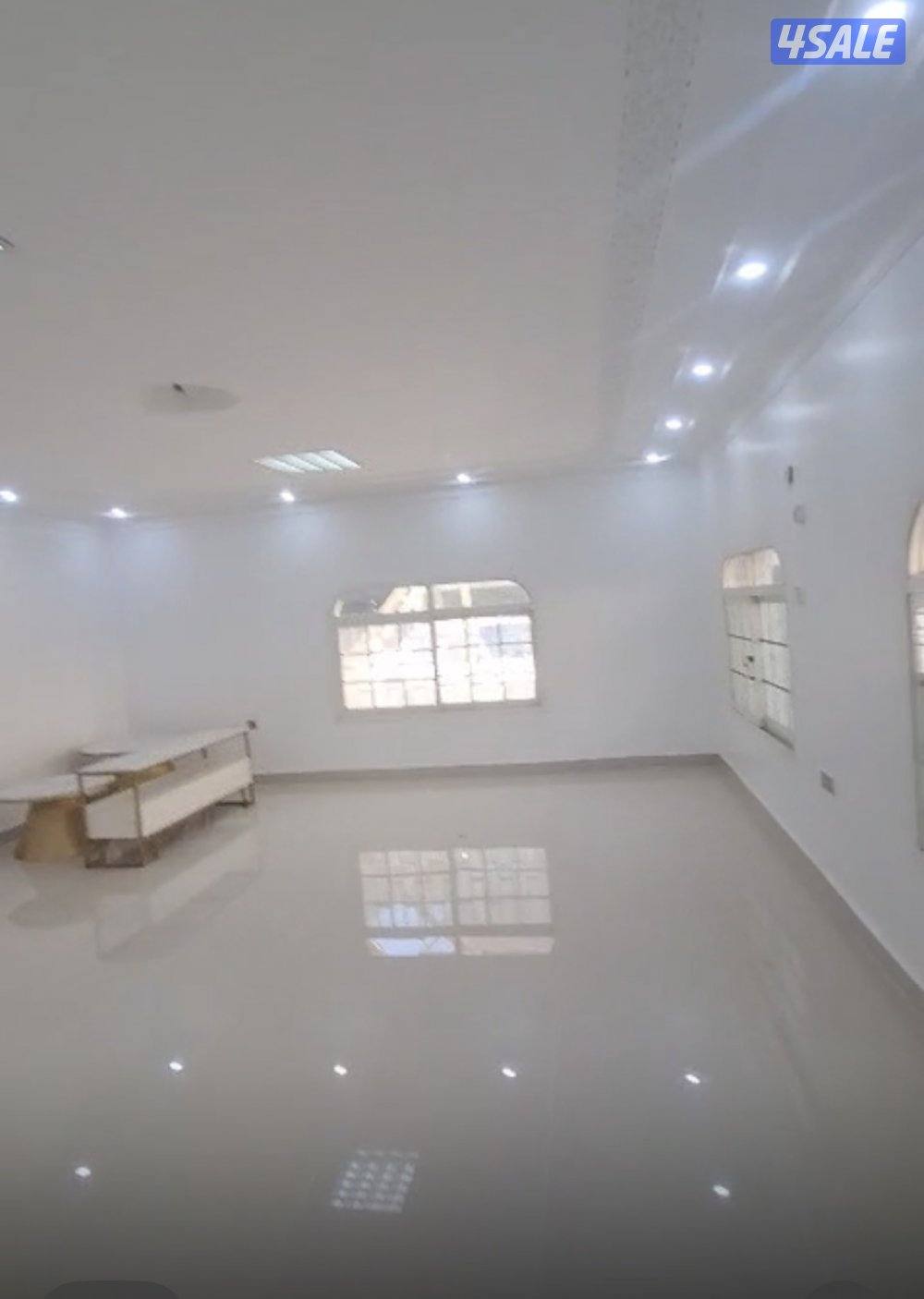 للايجار دور ارضي الظهر0