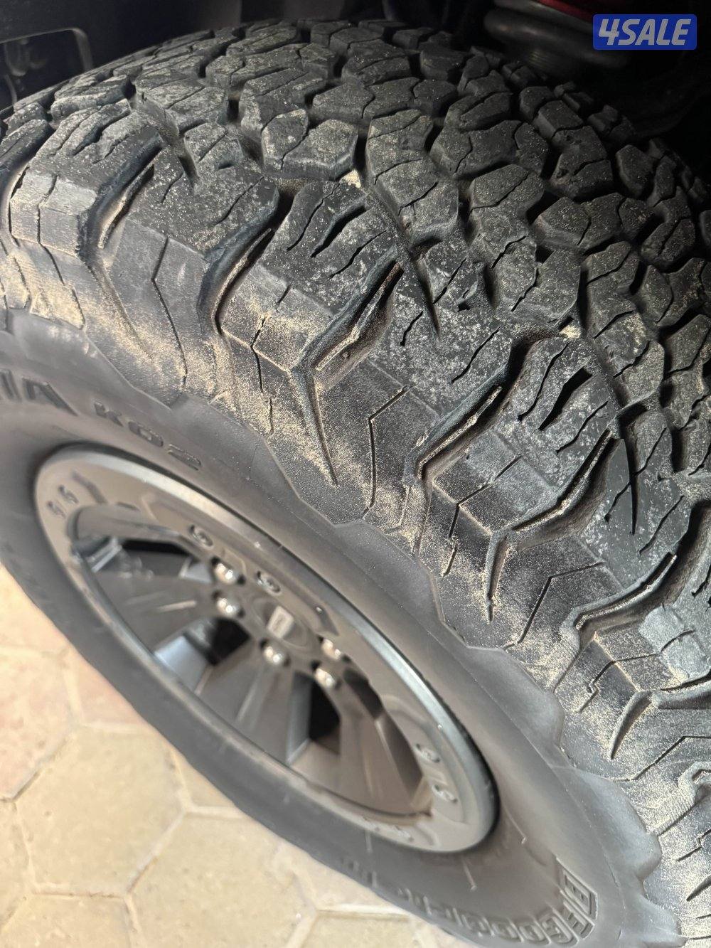 للبيع ٣ تواير bf مقاس 315/70/17 مديل ٢٣ بحاله جيده وللبيع معاونين فوكس3