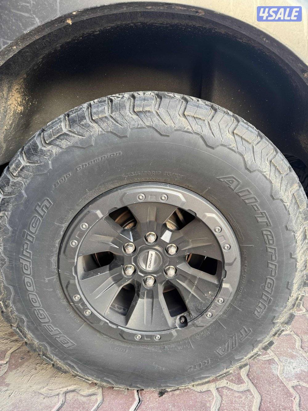 للبيع ٣ تواير bf مقاس 315/70/17 مديل ٢٣ بحاله جيده وللبيع معاونين فوكس4