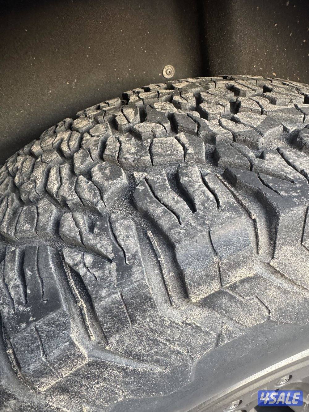 للبيع ٣ تواير bf مقاس 315/70/17 مديل ٢٣ بحاله جيده وللبيع معاونين فوكس5