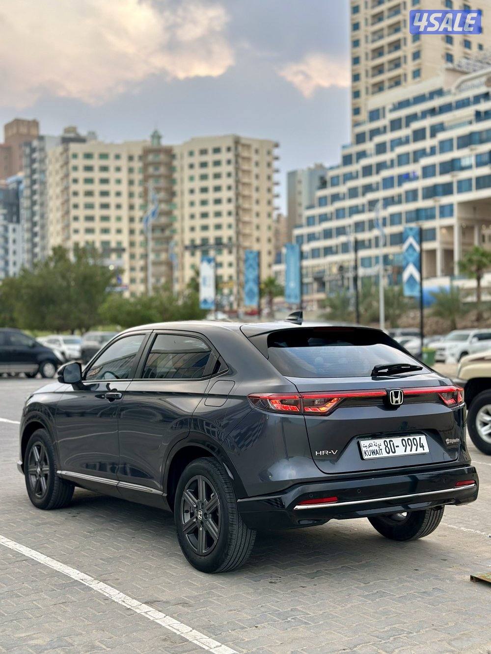 للبيع هوندا HRV 1.5 بنورما أعلى فئة بالوكالة تحت الكفاله ماشي ٤٤ الف3