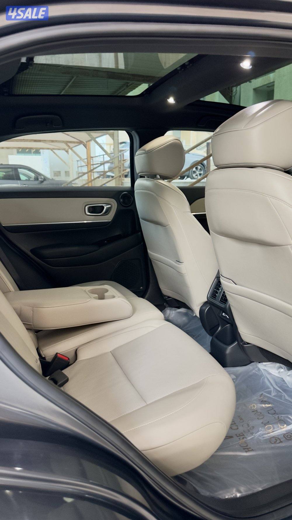 للبيع هوندا HRV 1.5 بنورما أعلى فئة بالوكالة تحت الكفاله ماشي ٤٤ الف6