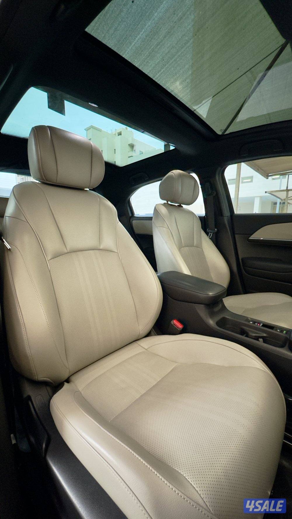 للبيع هوندا HRV 1.5 بنورما أعلى فئة بالوكالة تحت الكفاله ماشي ٤٤ الف8