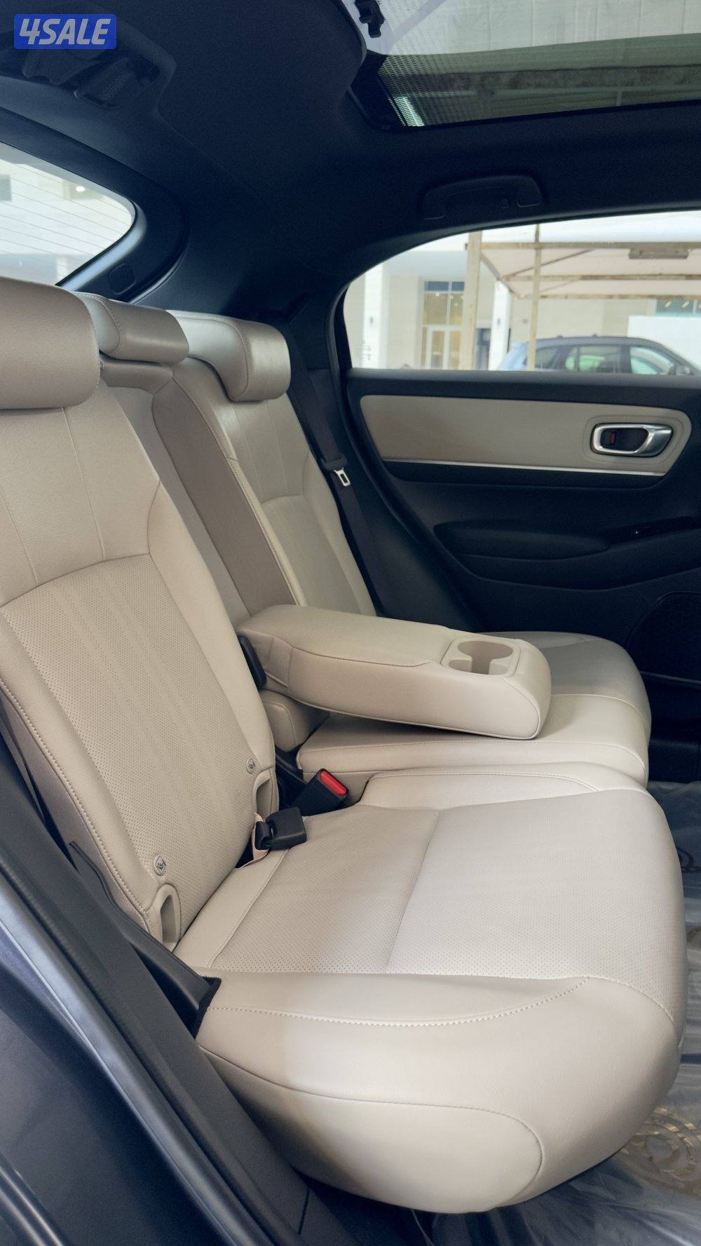 للبيع هوندا HRV 1.5 بنورما أعلى فئة بالوكالة تحت الكفاله ماشي ٤٤ الف9