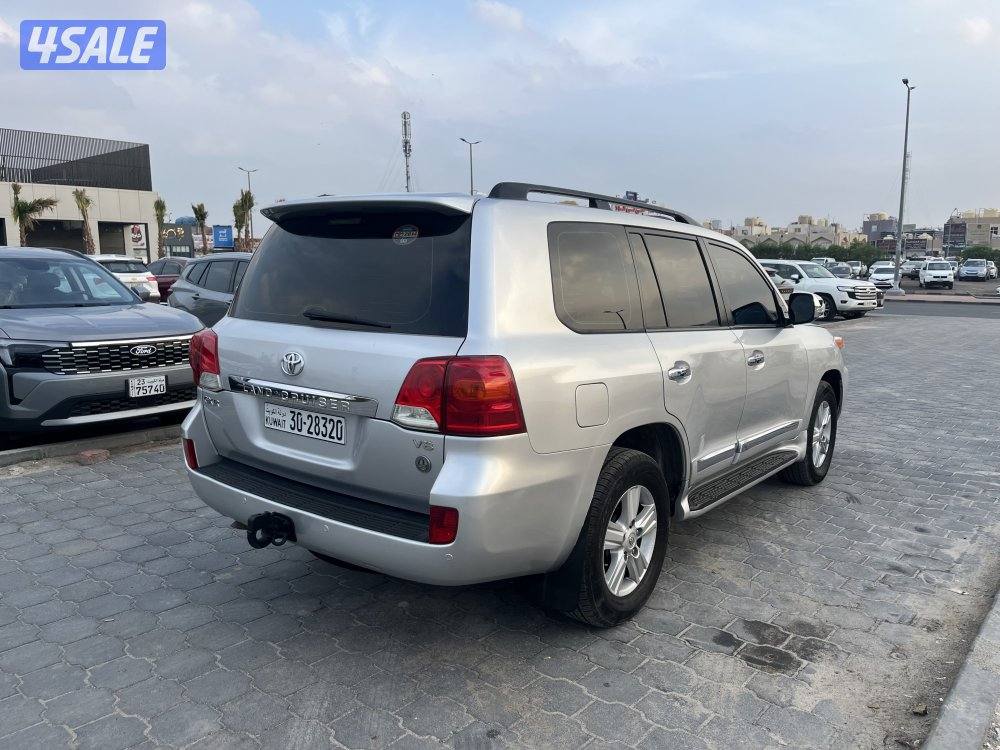 للبيع لاند كروزر موديل 20141