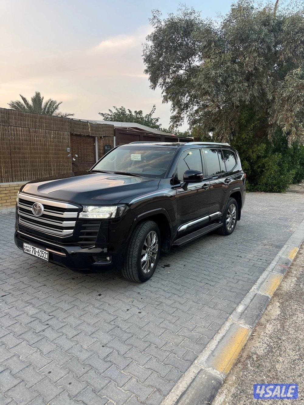 لاند كروزر GXR 230