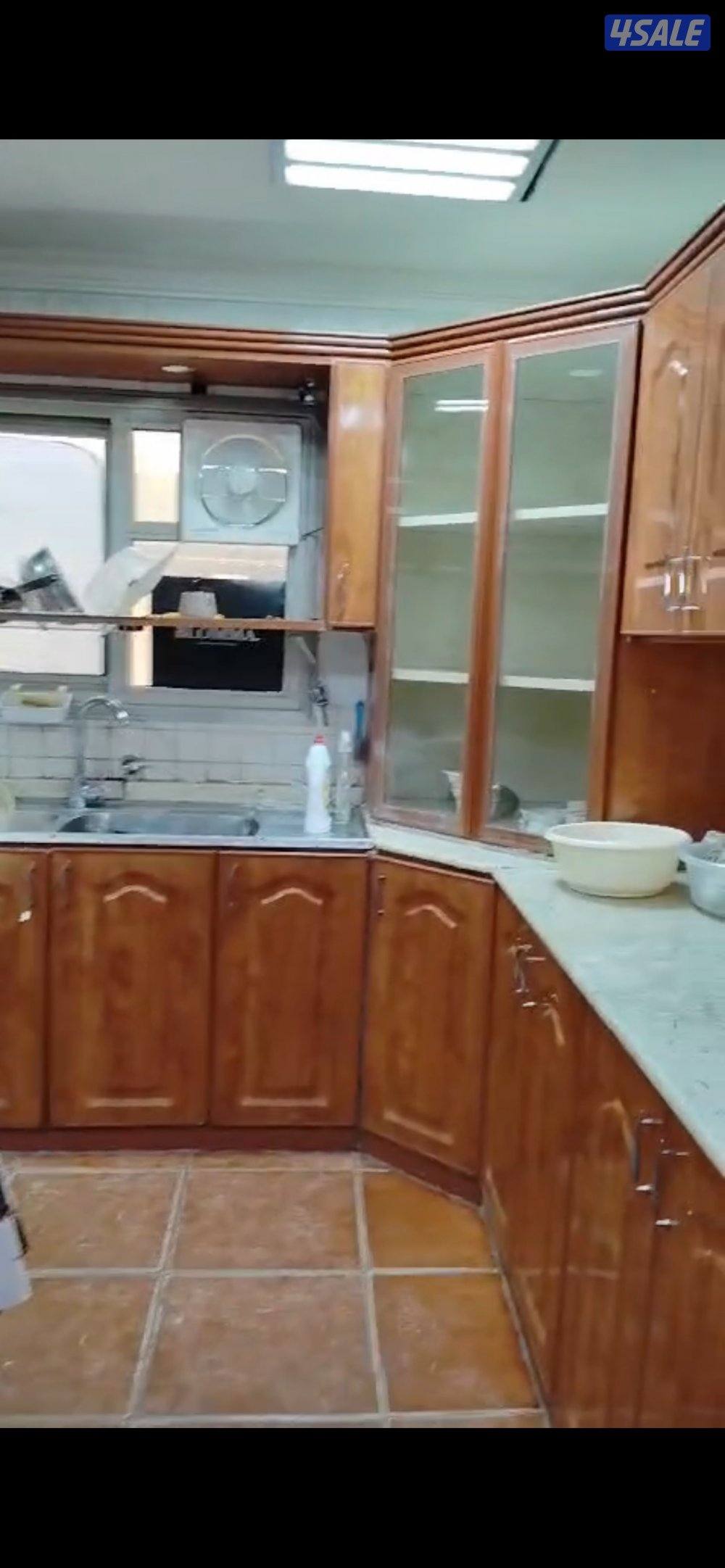 مطبخ مستعمل كبير للبيع0