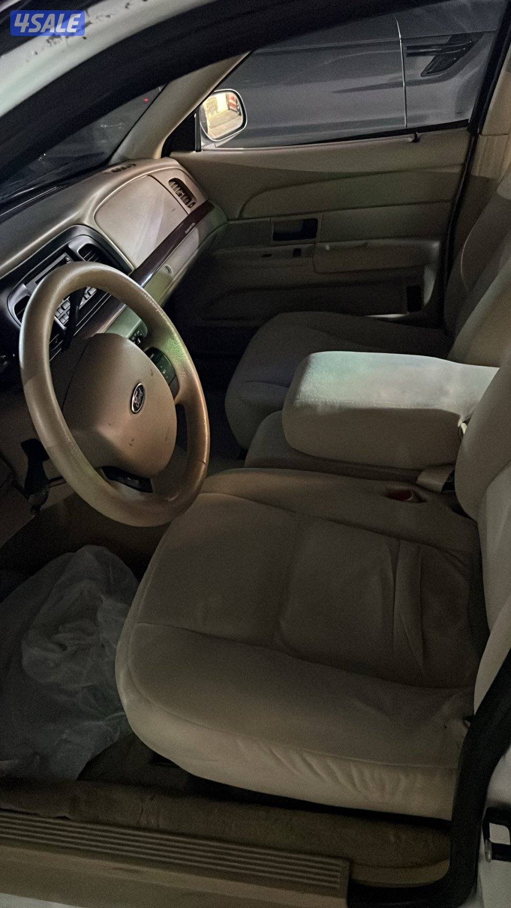 للبيع فورد فكتوريا 20124