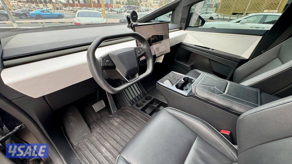 تسلاا سايبر تراك/ فانديشن/ موديل 2024/ عداد 20 ألف/ تأمين شامل9