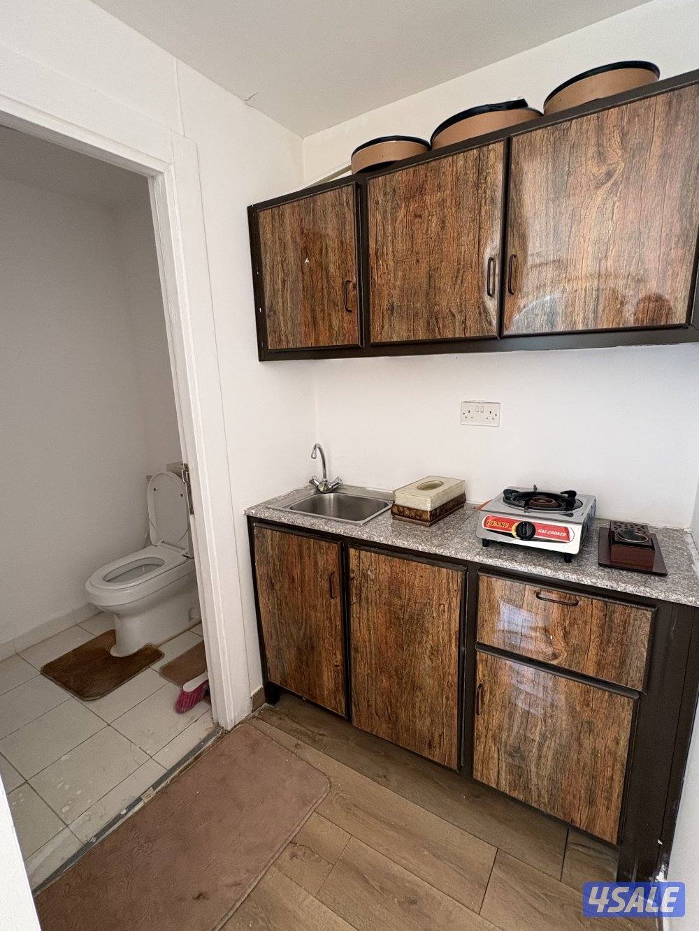 ديوانية متنقلة تصنيع بنتا قياس 5*3 مع الاثاث و التلفزيون والمكيف1