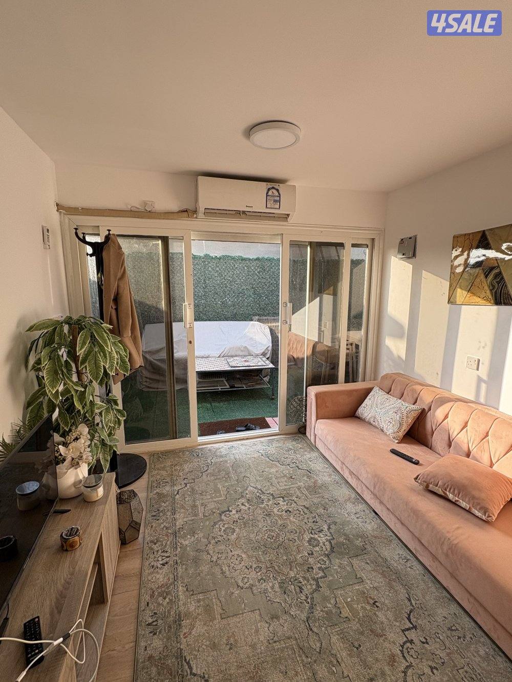 ديوانية متنقلة تصنيع بنتا قياس 5*3 مع الاثاث و التلفزيون والمكيف2