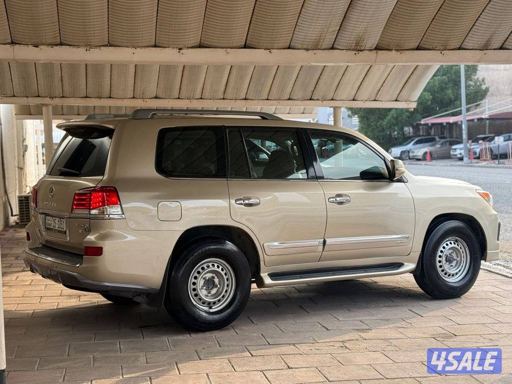 للبيع جيب لكزس ٢٠٠٨2