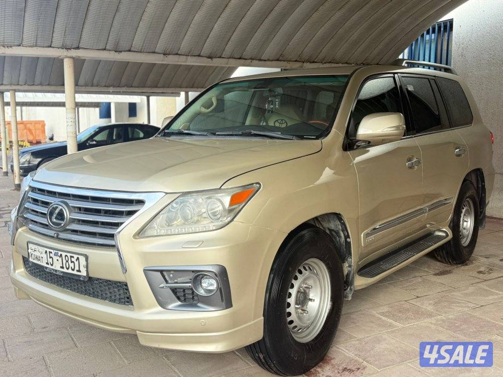 للبيع جيب لكزس ٢٠٠٨3