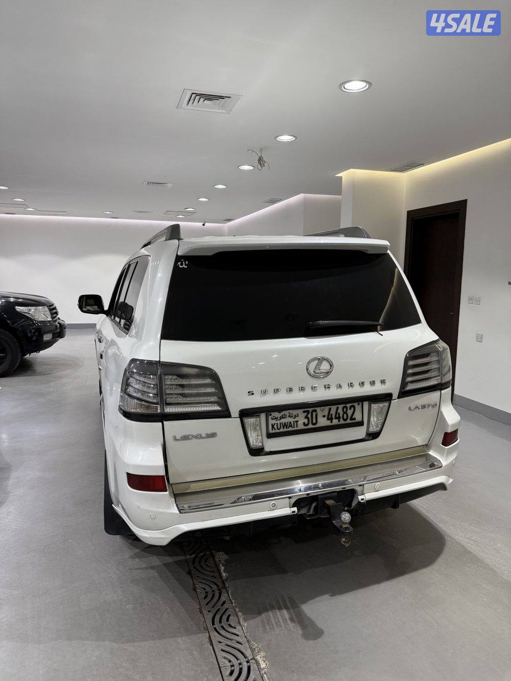 جيب لكزس موديل 20111