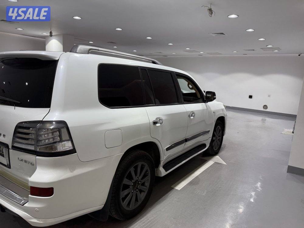 جيب لكزس موديل 20112