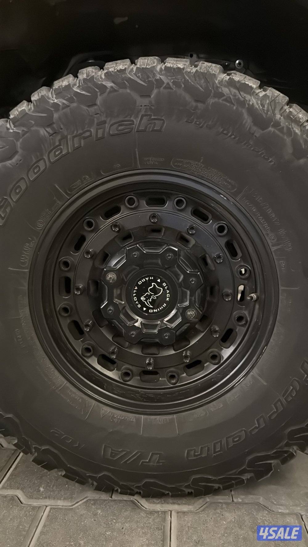 للبيع 4 رنقات بلاك راينو مع توايرهم1