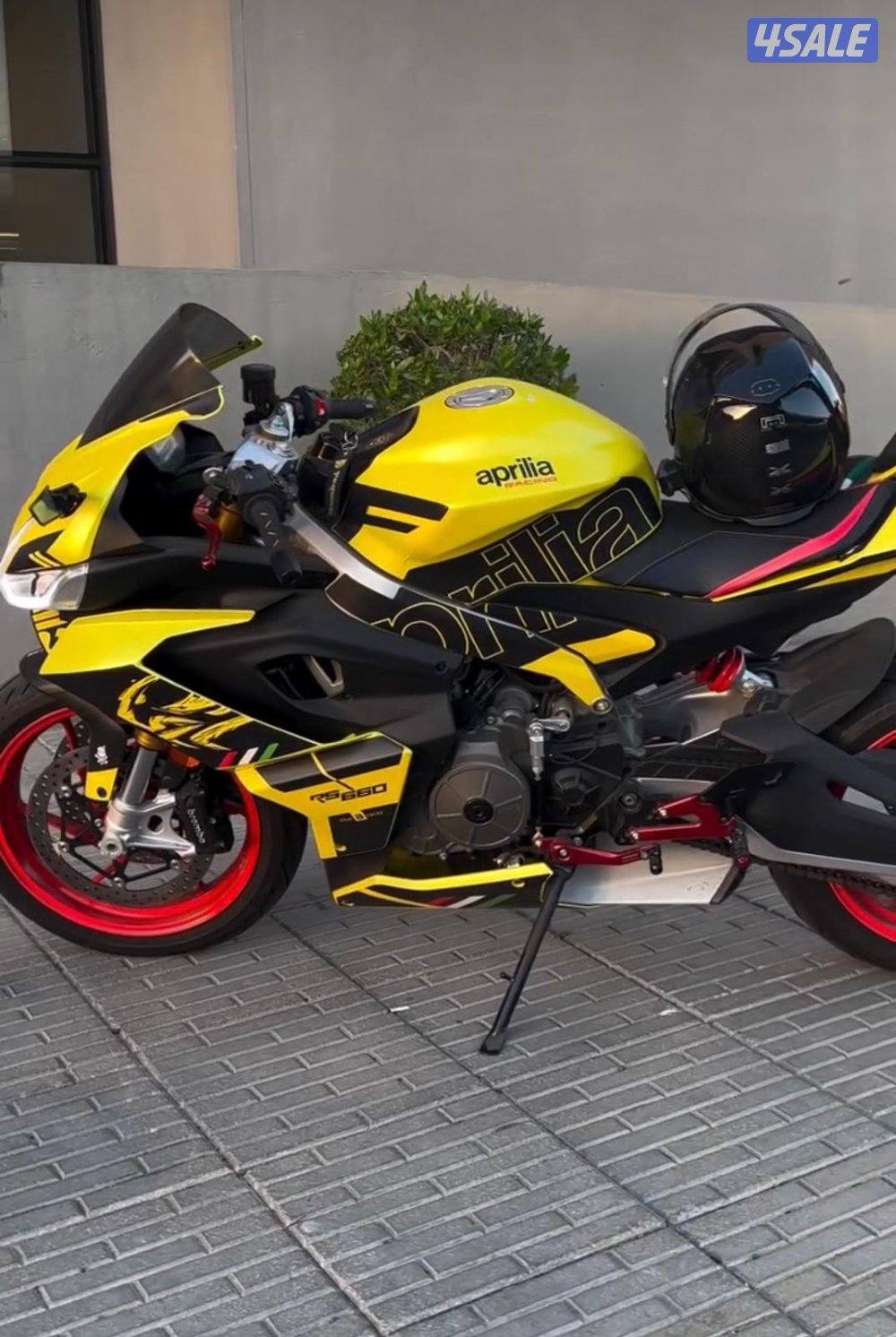 aprilla Rs660 acid yellow, red cnr racing footrest, nrc plate order,1