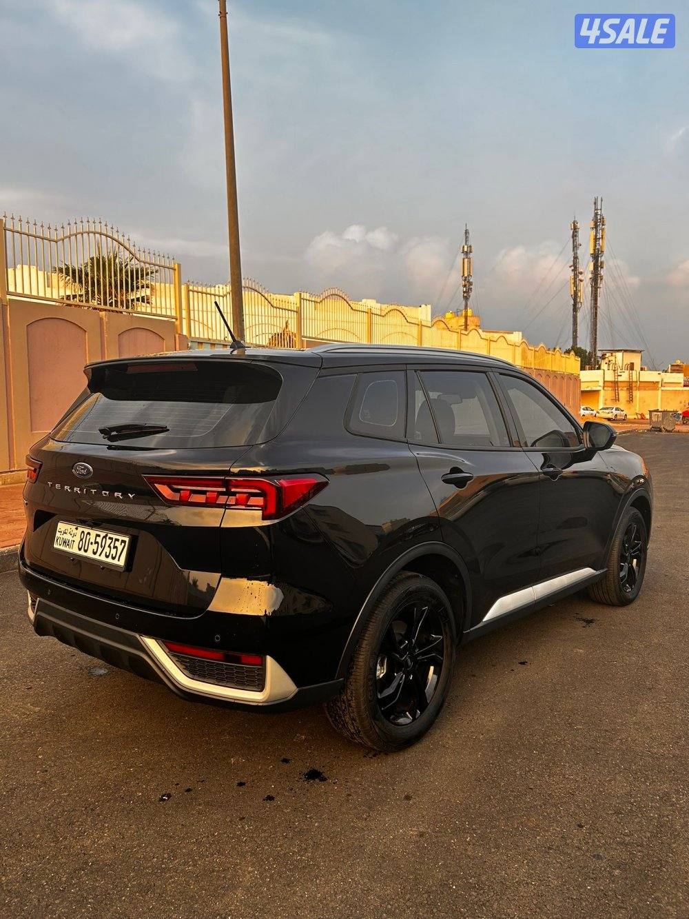 للبيع فورد تيروتوري 2025 شبه جديدة صبغ الوكالة ماشي 9000 حماية فل0