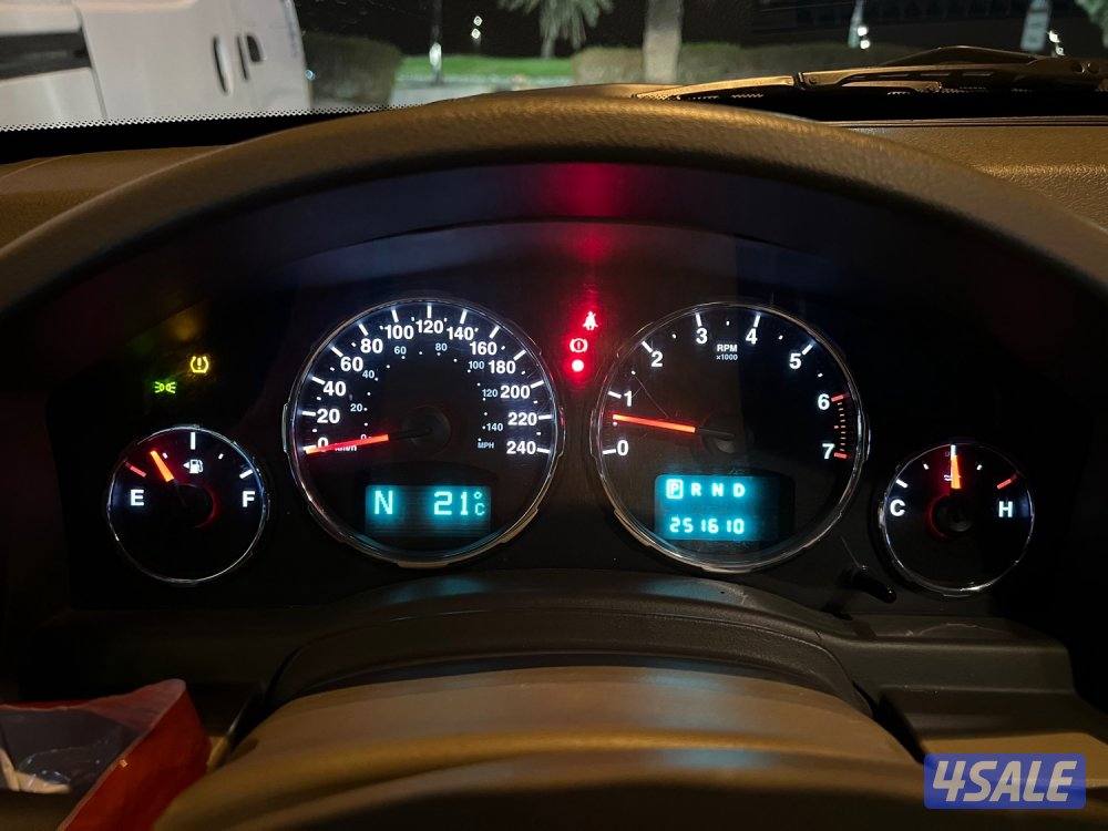 جيب شيروكي موديل ٢٠١٠ بحاله ممتازه7