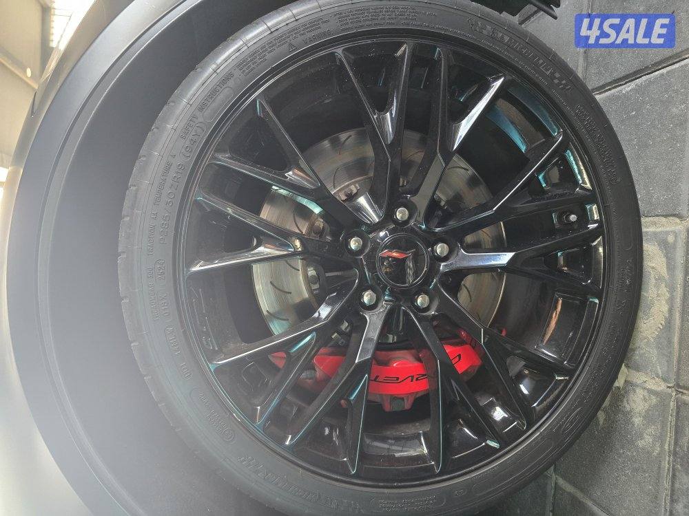 للبيع 4 رنقات C7 ZO6 وكاله. الخلفي 12×20 الأمامي 19×100