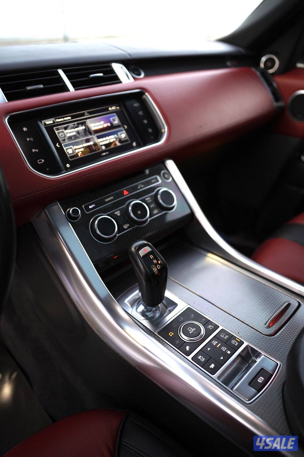 Range Rover Sport SVR12