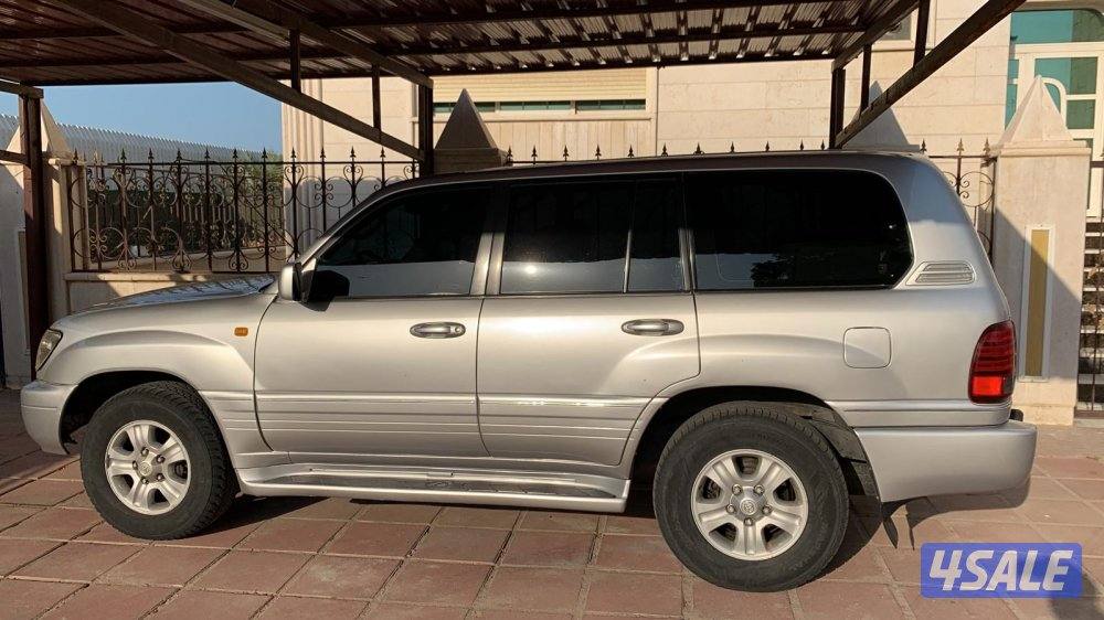 للبيع جيب لكزس بحالة جيدة تم تبديل القطع الاستهلاكية .1