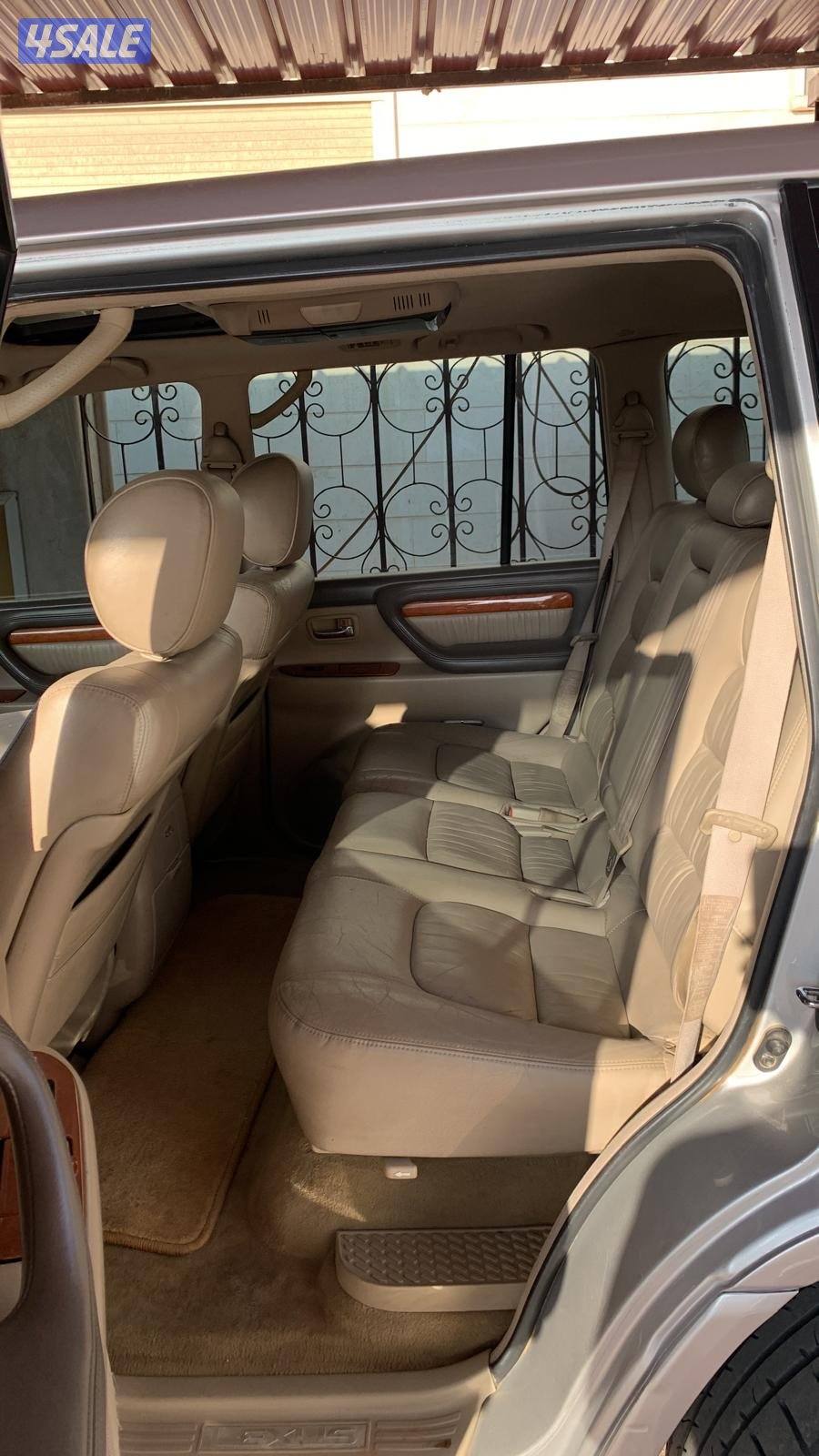 للبيع جيب لكزس بحالة جيدة تم تبديل القطع الاستهلاكية .4