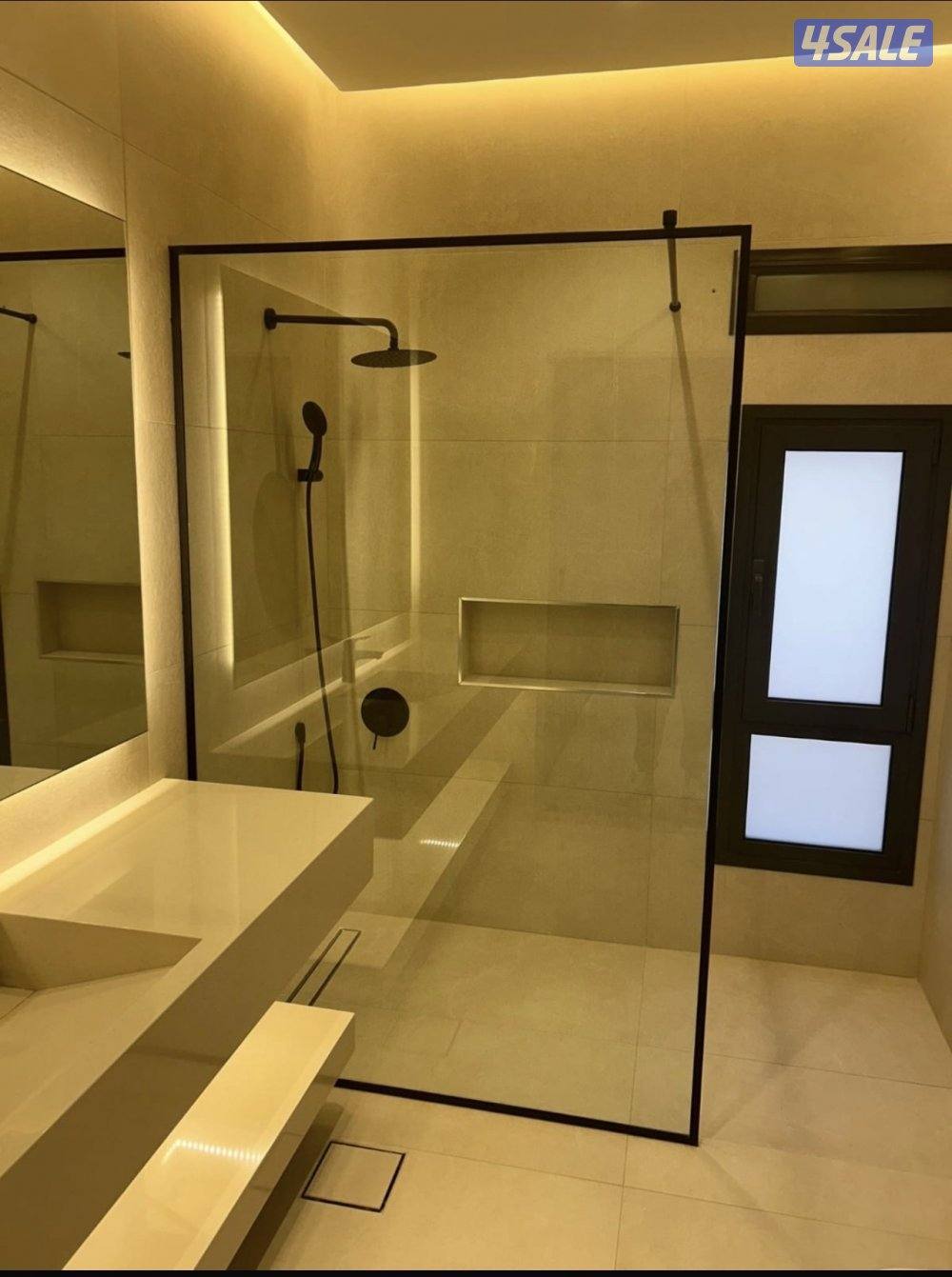 فني زجاج تركيب جميع أنواع الزجاج و المرايا1