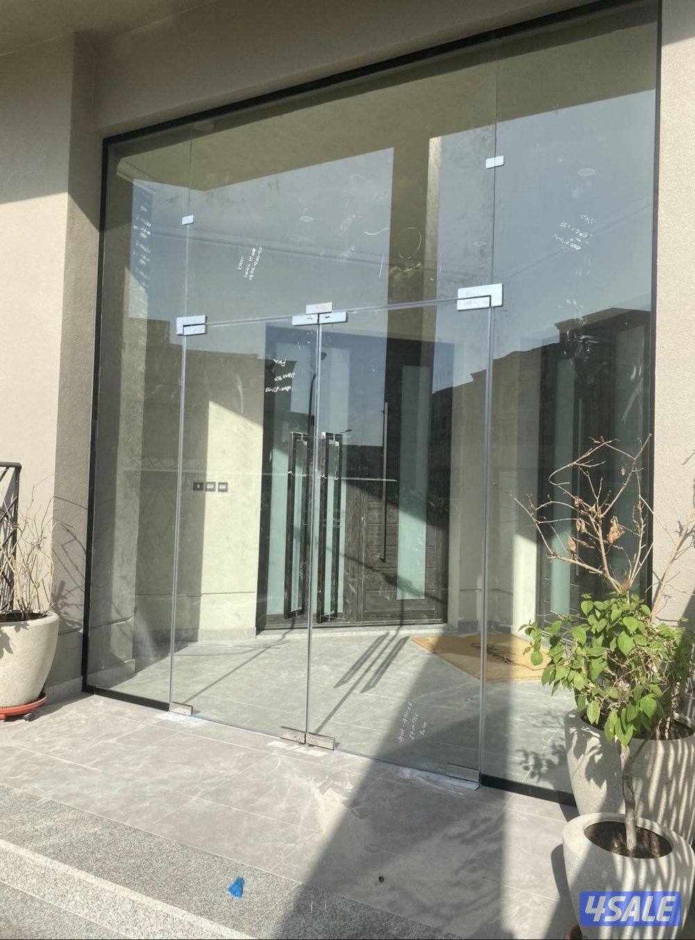 فني زجاج تركيب جميع أنواع الزجاج و المرايا2